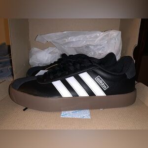 Adidas VL Court 3.0 7 1/2 New With Tags Women’s Black and Brown